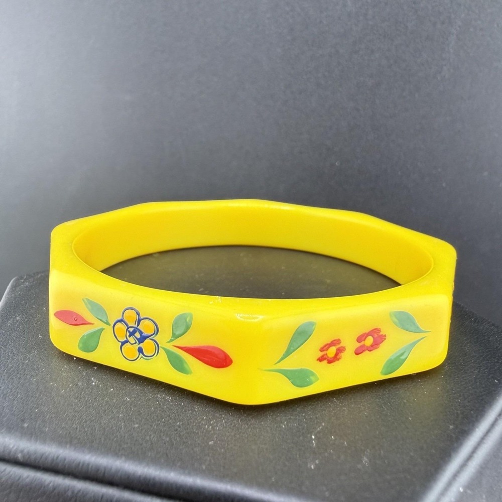 Vintage Estate Bangle Bracelet Yellow Painted Flower Acrylic Hexagon 8.5"